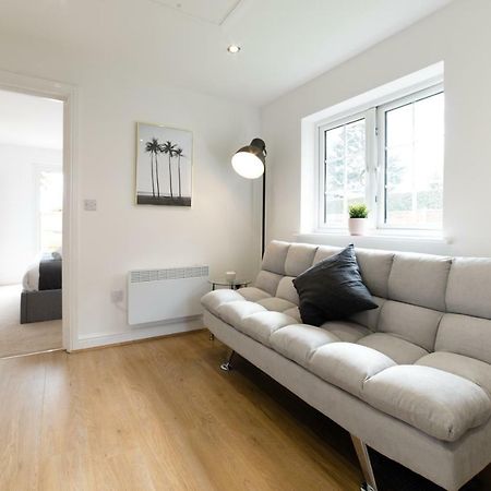 Sea Breeze Apartment Poole Bagian luar foto