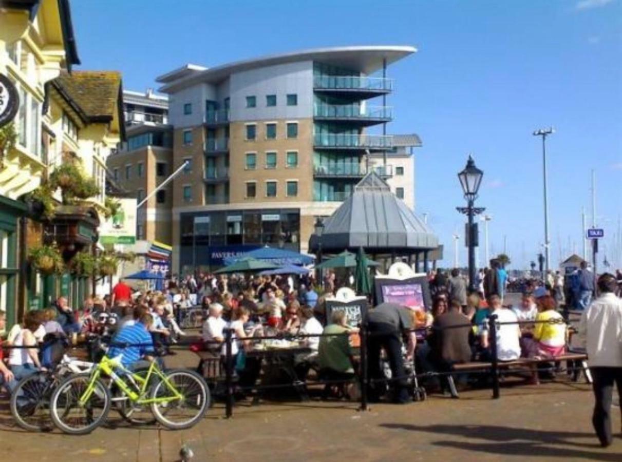 Sea Breeze Apartment Poole Bagian luar foto