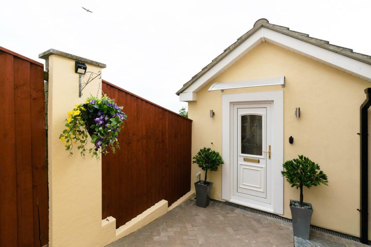 Sea Breeze Apartment Poole Bagian luar foto