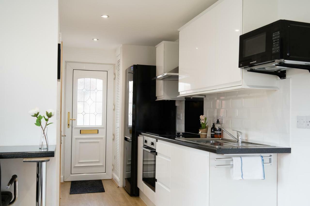 Sea Breeze Apartment Poole Bagian luar foto