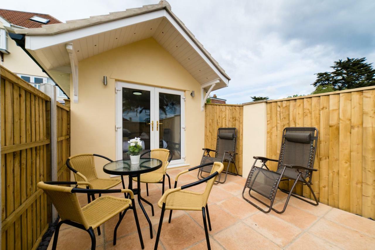 Sea Breeze Apartment Poole Bagian luar foto