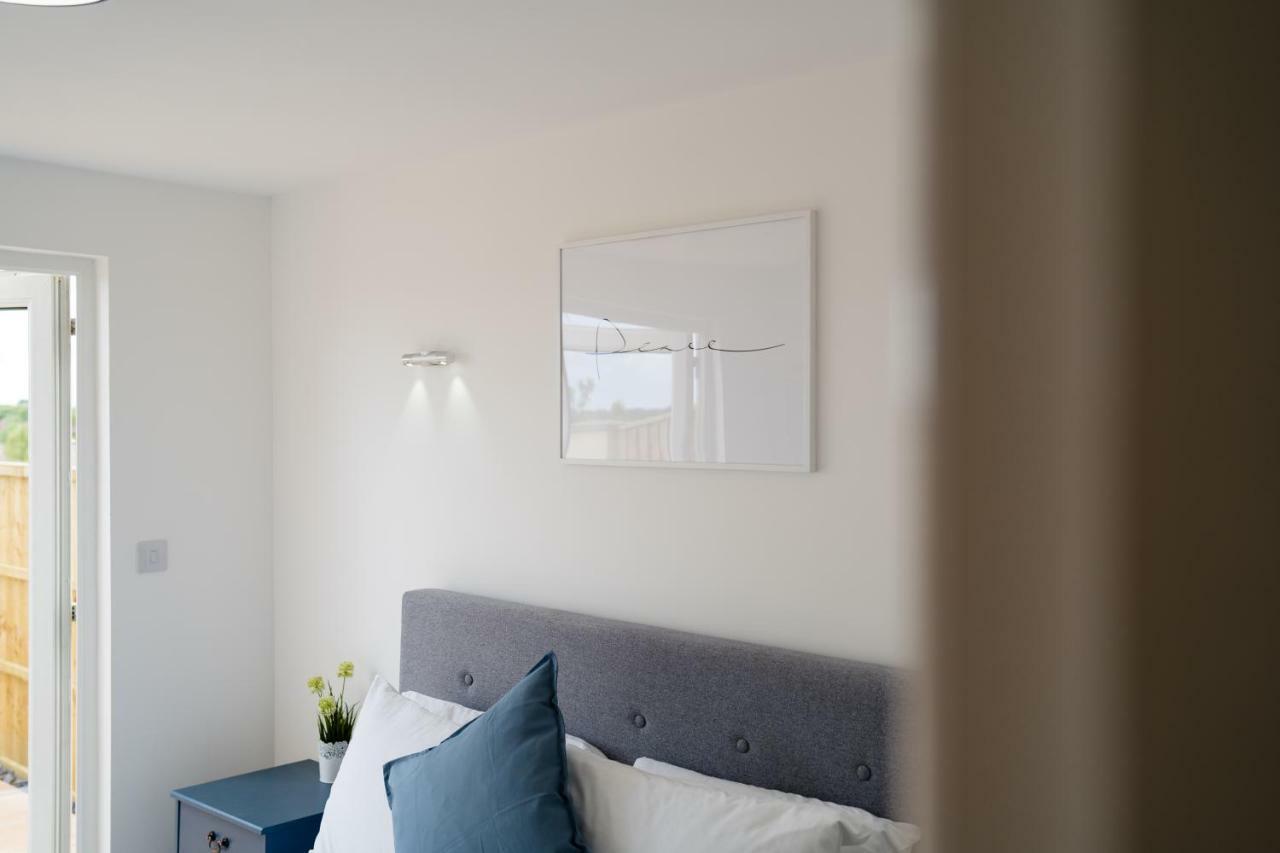 Sea Breeze Apartment Poole Bagian luar foto