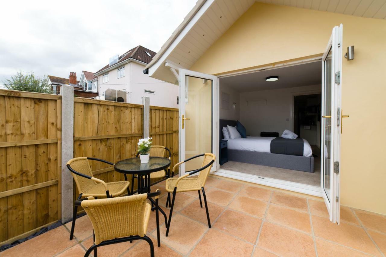 Sea Breeze Apartment Poole Bagian luar foto