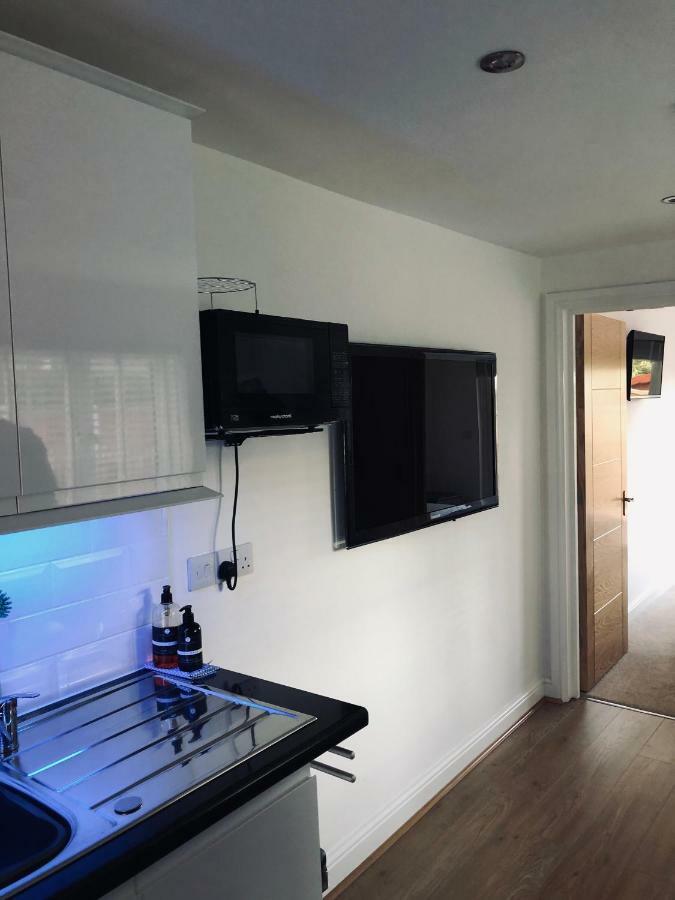 Sea Breeze Apartment Poole Bagian luar foto